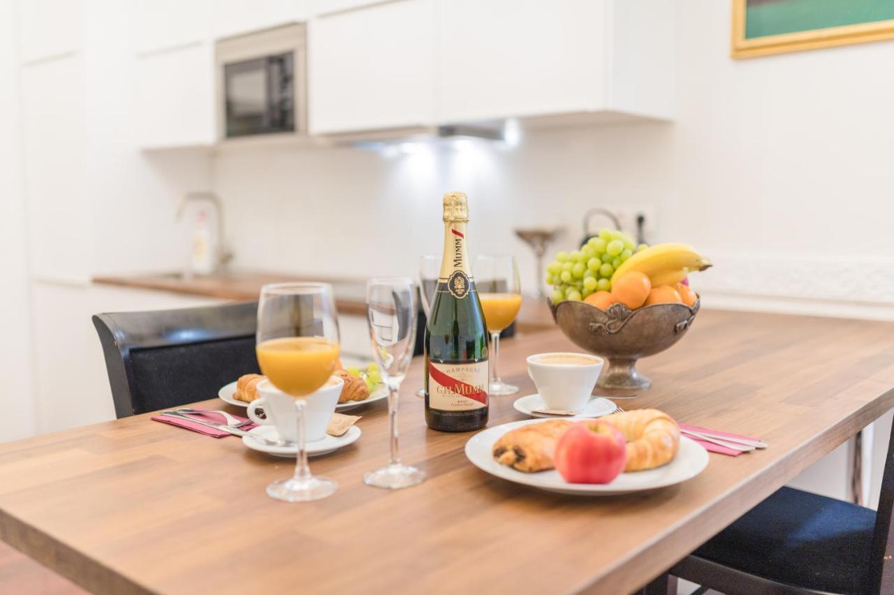 Music Academy Suite Cafe Vian Apartman Kft ブダペスト エクステリア 写真